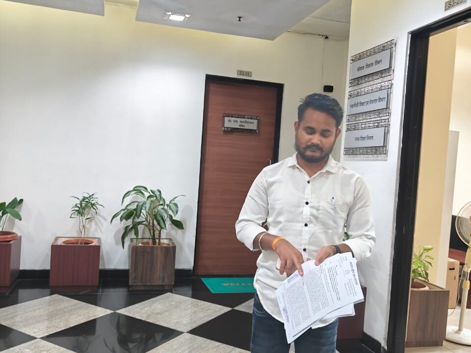 शहीद महेन्द्र कर्मा विश्वविद्यालय में भर्ती घोटाला, एनएसयूआई प्रदेश सचिव रंजेश सिंह ने उच्च शिक्षा सचिव से मुलाकात की शिकायत, जांच और कार्रवाई का आश्वासन मिला